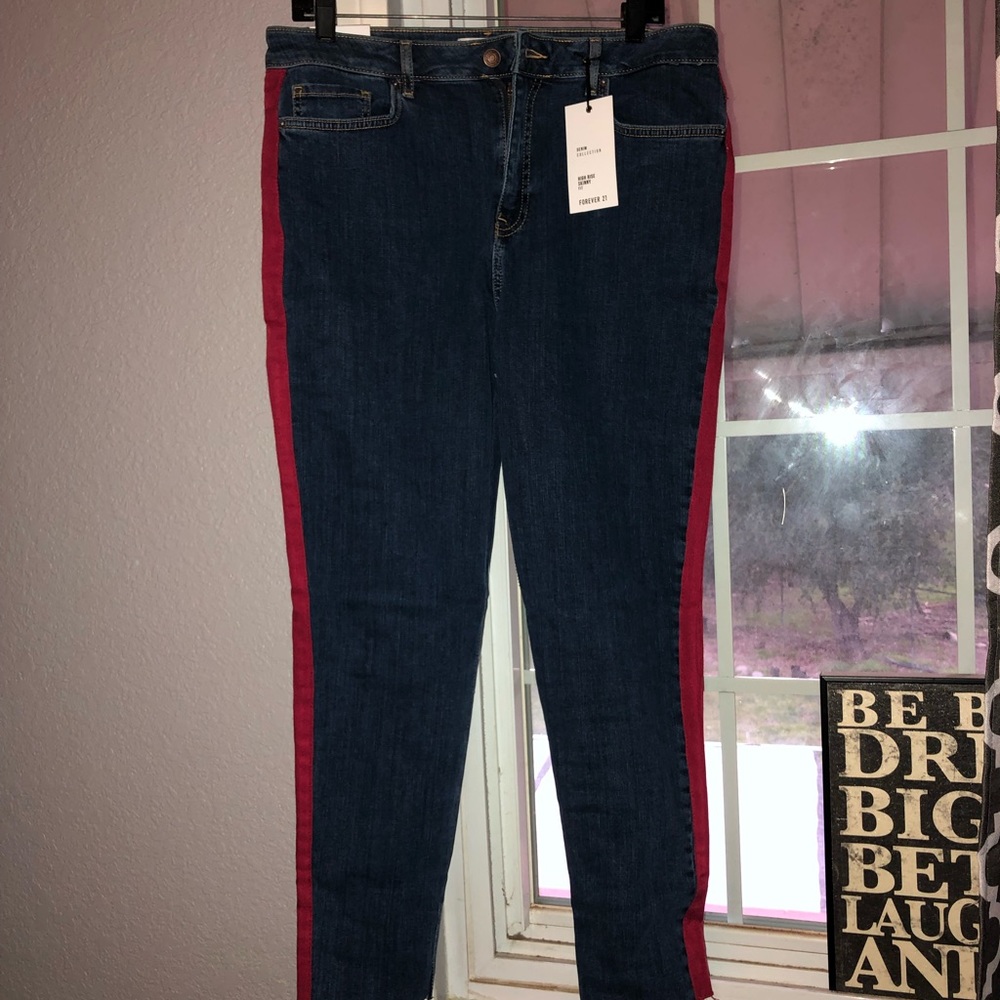Selling brand new jeans from forever 21!